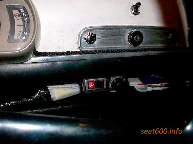 Botón Luces emergencia Seat 600